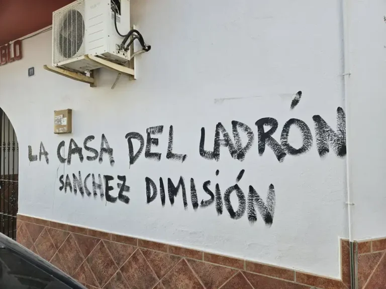 El PSOE condena los graves actos vandálicos sufridos en su sede de Alhaurín de la Torre