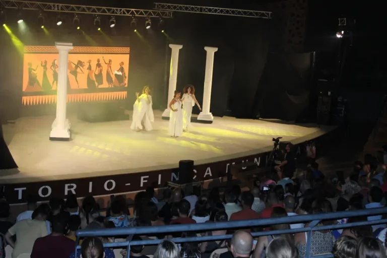 Triunfal cierre del XVIII Portón del Teatro con la obra 'Hércules, un musical de leyenda'