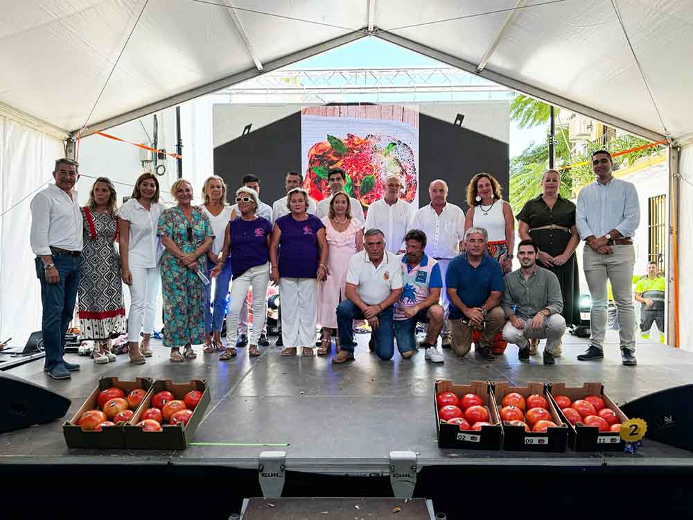La Diputación señala que el tomate huevo de toro es un producto único que genera valor al sector agroalimentario de toda la provincia